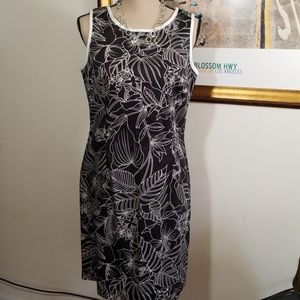 Danny & Nicole sleevesless pattern dress. Size 10P